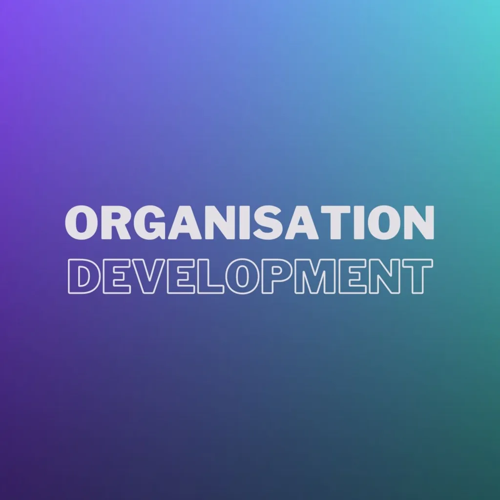 دبلومة التطوير التنظيمي OD هي برنامج تدريبي متكامل يهدف إلى بناء القدرات الاحترافية لدى العاملين في المجالات الإدارية، وبالأخص الموارد البشرية والتطوير المؤسسي، من خلال تزويدهم بأحدث المفاهيم والاستراتيجيات في مجالات: إدارة التغيير، بناء الثقافة التنظيمية، تطوير الهياكل الإدارية، تحليل الأداء المؤسسي، وتحسين العمليات الداخلية.