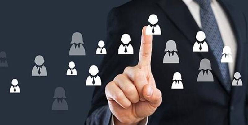 دبلومة الموارد البشرية وقانون العمل المصري هي برنامج تدريبي احترافي يهدف إلى تأهيل المتدربين بالمعارف والمهارات العملية في مجالي إدارة الموارد البشرية وقانون العمل المصري. وتغطي دورة الموارد البشرية وقانون العمل المصري أهم جوانب العمل الإداري اليومي داخل المؤسسات، بالإضافة إلى فهم شامل لنصوص القانون، الإجراءات، اللوائح، والعقود المنظمة لعلاقات العمل في السوق المصري.