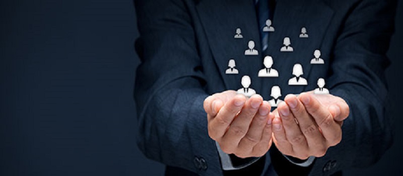 تُعد دبلومة إعداد هياكل الأجور والحوافز من البرامج التدريبية المتخصصة التي تركز على أحد أهم عناصر إدارة الموارد البشرية، وهو "نظام التعويضات والمكافآت". حيث لا تقتصر وظيفة هذا النظام على تحديد الرواتب فقط، بل يمتد دوره إلى جذب الكفاءات، وتحفيز الموظفين، وضمان العدالة الداخلية، وتحقيق الولاء والاستقرار داخل المؤسسة.