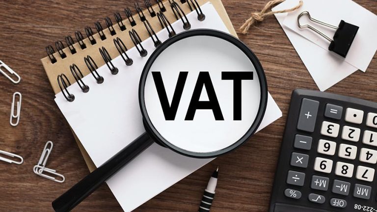 كورس تطبيقات قانون ضريبة القيمة المضافة VAT هو برنامج تدريبي متخصص يهدف إلى تزويد المشاركين بالمعرفة العملية والتطبيقية لفهم قانون ضريبة القيمة المضافة وتطبيقه بشكل صحيح في المؤسسات.