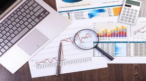 كورس المراقبة الداخلية والتدقيق المحاسبي يهدف إلى تعزيز مهارات المحاسبين والمراجعين في المراقبة الداخلية و التدقيق المحاسبي. و يركز على فهم كيفية تصميم وتنفيذ أنظمة الرقابة الداخلية لضمان دقة وموثوقية البيانات المالية. و يتيح للمتدربين تعلم أساليب التدقيق الداخلي والخارجي، وتطبيق معايير التدقيق المتعارف عليها لضمان الامتثال للأنظمة والسياسات المالية.