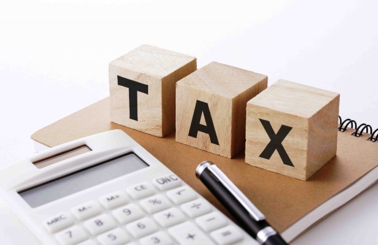 كورس شرح الضريبة على دخل الأشخاص الطبيعيين من النشاط التجاري والصناعي يهدف إلى تعليم المشاركين كيفية حساب وتقديم الضريبة على الدخل للأفراد الذين يمارسون الأنشطة التجارية والصناعية. و يتناول الجوانب المتعلقة بحساب الدخل الخاضع للضريبة، الإعفاءات الضريبية. بالإضافة إلى كيفية التقديم والإبلاغ عن الضرائب بما يتوافق مع اللوائح المحلية والدولية.