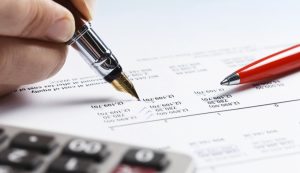 كورس الضريبة على دخل الأشخاص من الثروة العقارية هو برنامج تدريبي متكامل يساعدك على فهم وتحليل الضريبة المفروضة على الدخل الناتج من الثروة العقارية، مثل الإيجارات والمبيعات العقارية. يركز كورس شرح الضريبة على دخل الأشخاص من الثروة العقارية على التطبيقات العملية للقوانين الضريبية المطبقة في هذا المجال، ويهدف إلى تمكين المحاسبين وأصحاب العقارات من إدارة الضرائب المتعلقة بالعقارات بفعالية ودقة.